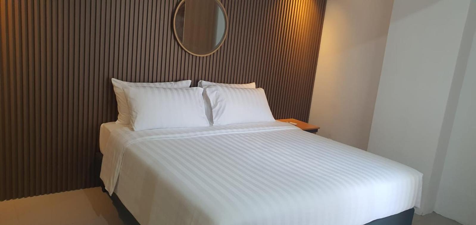 Nemuru Hotel Ciputat Pondokcabe Hilir Bagian luar foto
