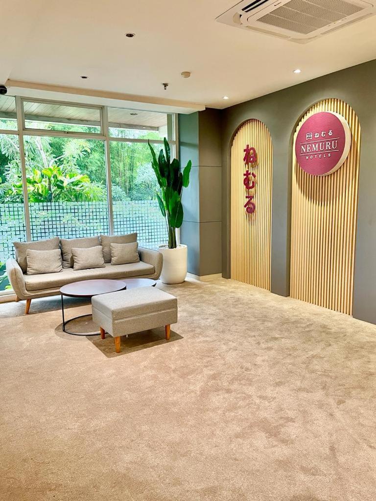 Nemuru Hotel Ciputat Pondokcabe Hilir Bagian luar foto