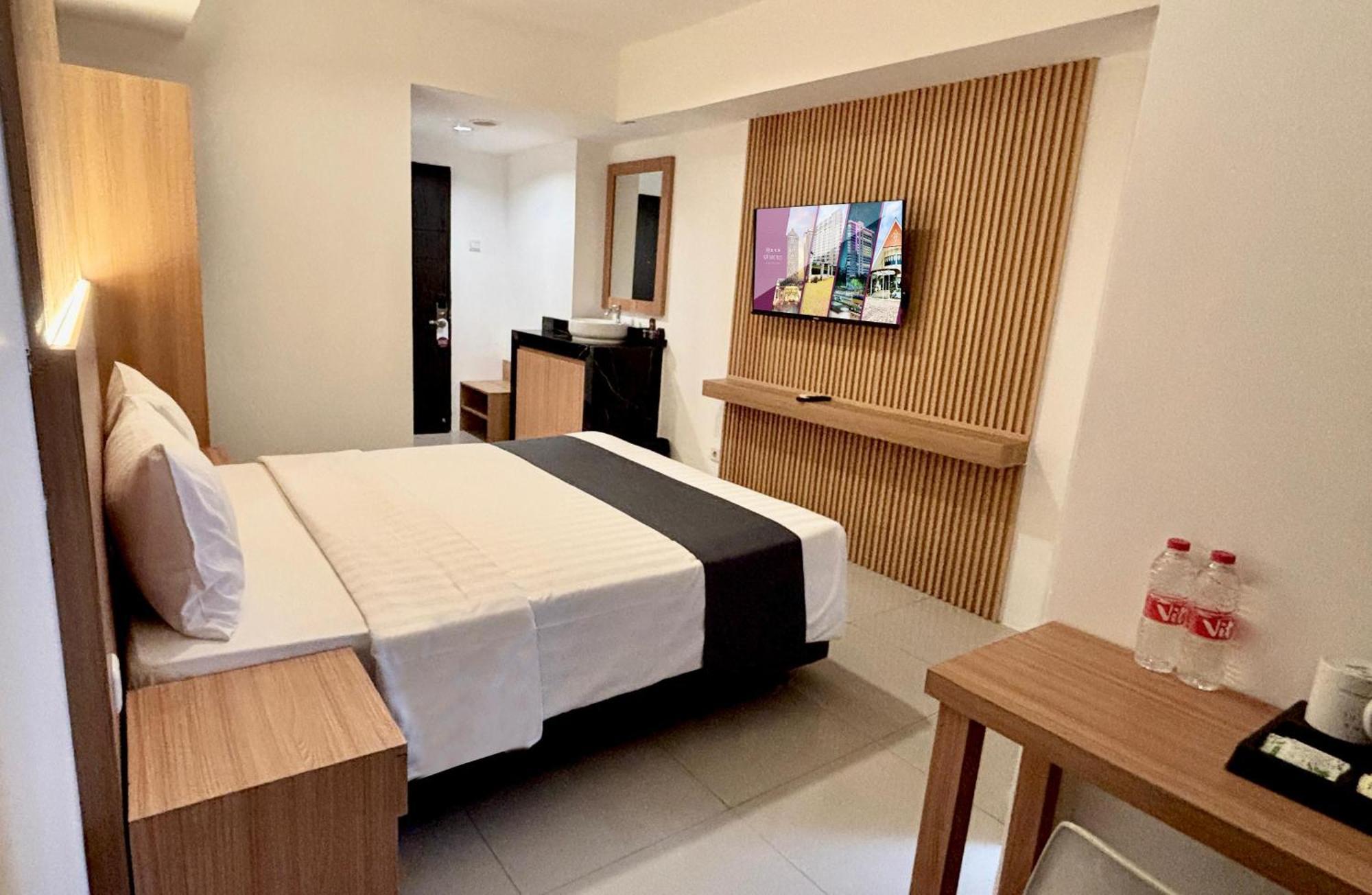 Nemuru Hotel Ciputat Pondokcabe Hilir Bagian luar foto